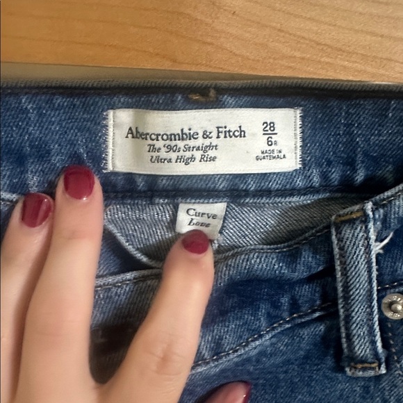 EUC Abercrombie & Fitch Curve Love 90s Straight Ultra High Rise Jeans 28/6 - Picture 2 of 5